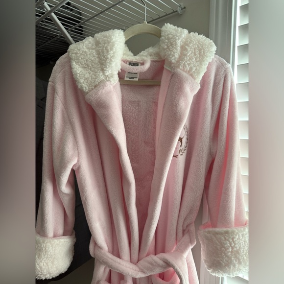 Pink Fleece Robe with White Trim Pink Victoria Secret - Picture 6 of 10